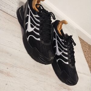 Nike Air Max Torch 4 Black & White size 8.5 women